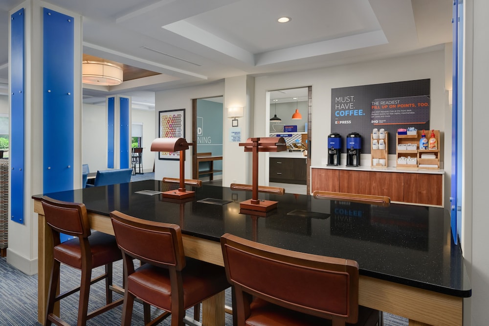 Holiday Inn Express Hotel & Suites Tullahoma by IHG - photo 36