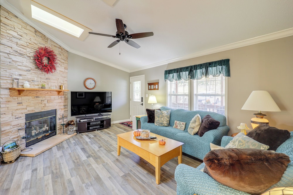 Hike & Bike in Beech Mtn Resort: Pet friendly Home - photo 3