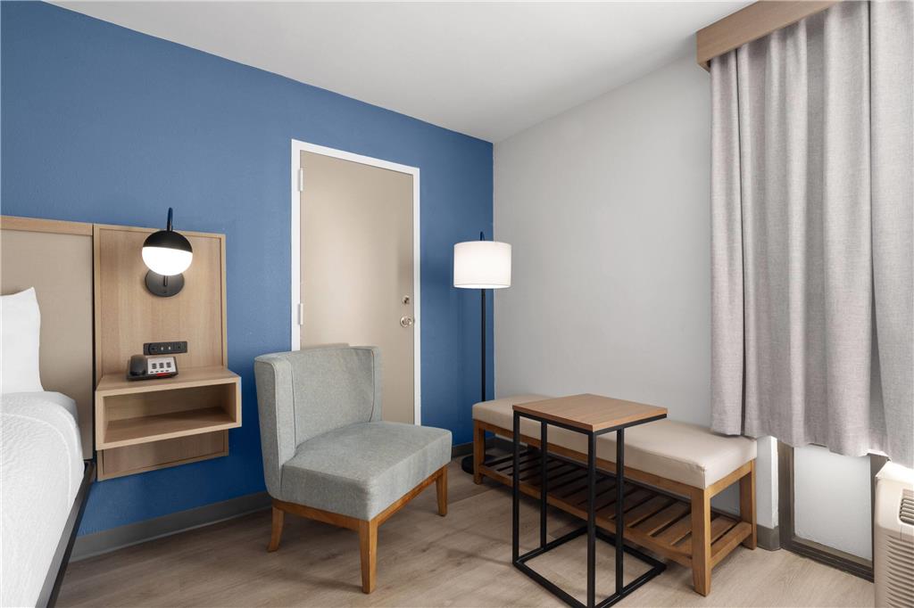 La Quinta Inn & Suites by Wyndham Myrtle Beach - photo 23
