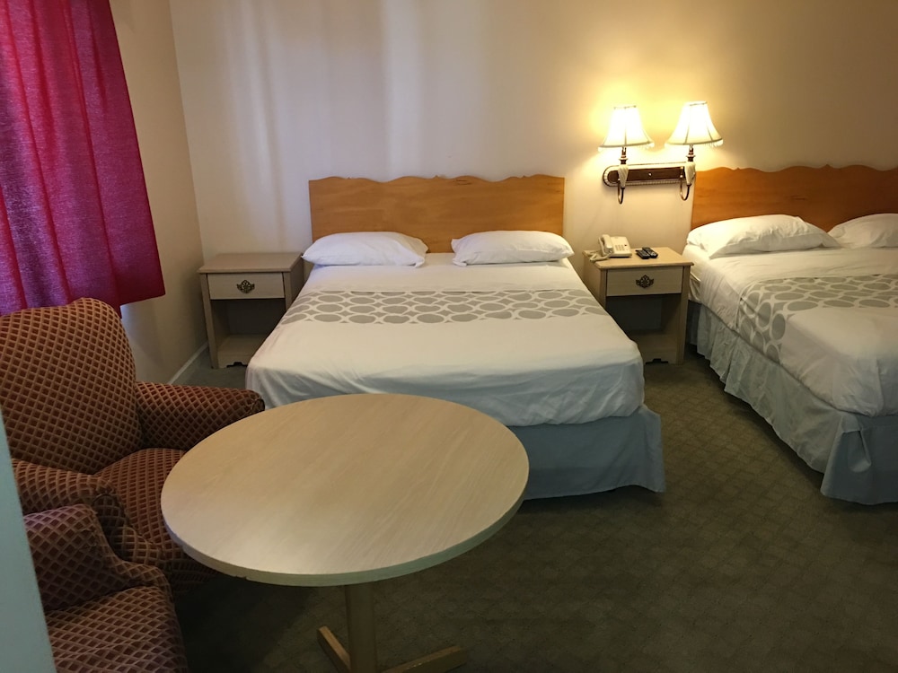 Dixie Plaza Hotel - photo 19