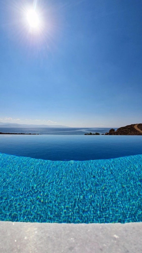 Glymar — 4-Star Luxury Hotel in Paros, Greece