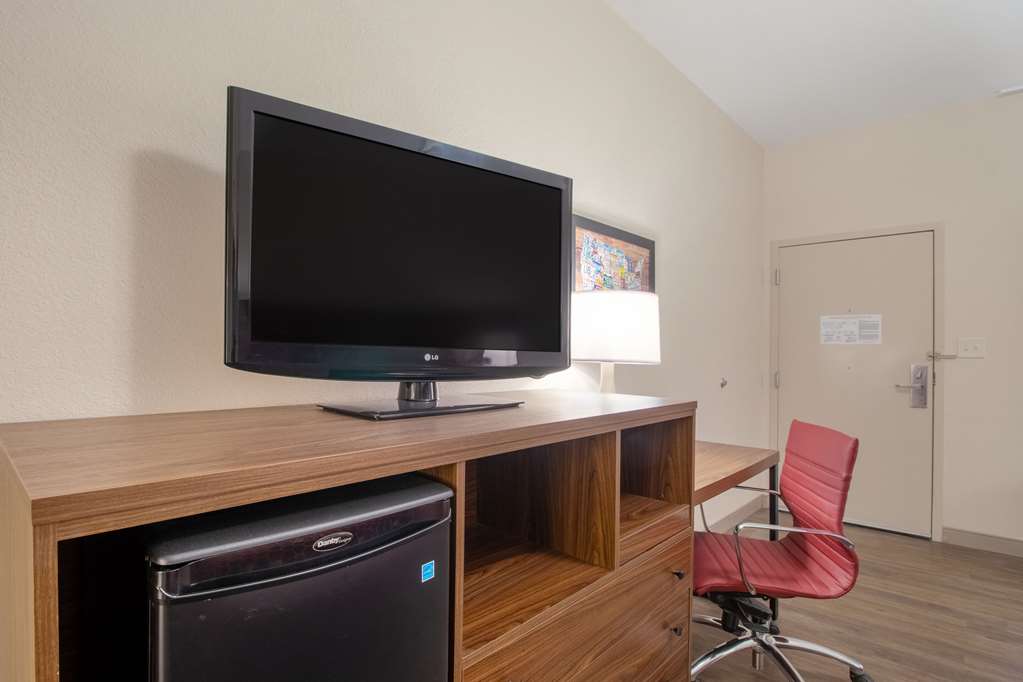 Econo Lodge Inn & Suites Foley North Gulf Shores - photo 14
