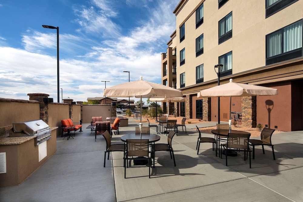 Hampton Inn & Suites Page Lake Powell - photo 23