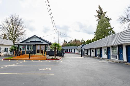 Courtesy Inn Motel - photo 14