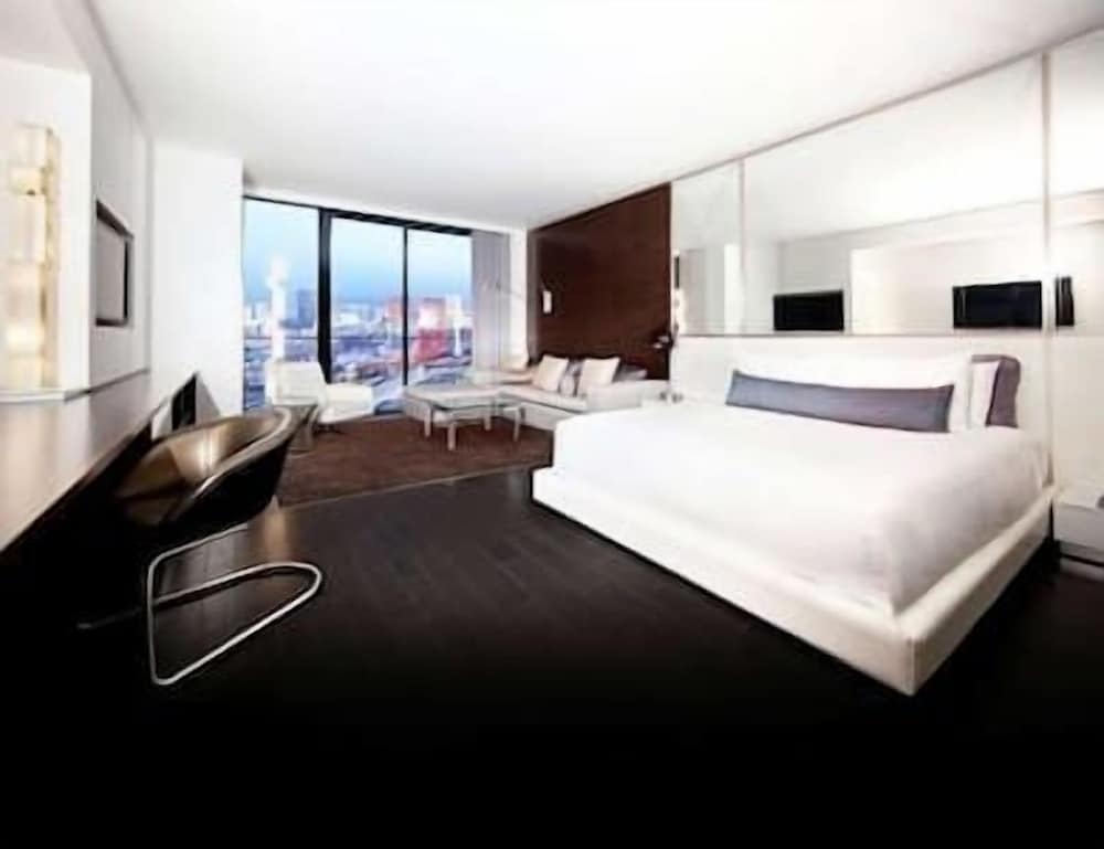 Luxury Suites at the Palms - photo 6