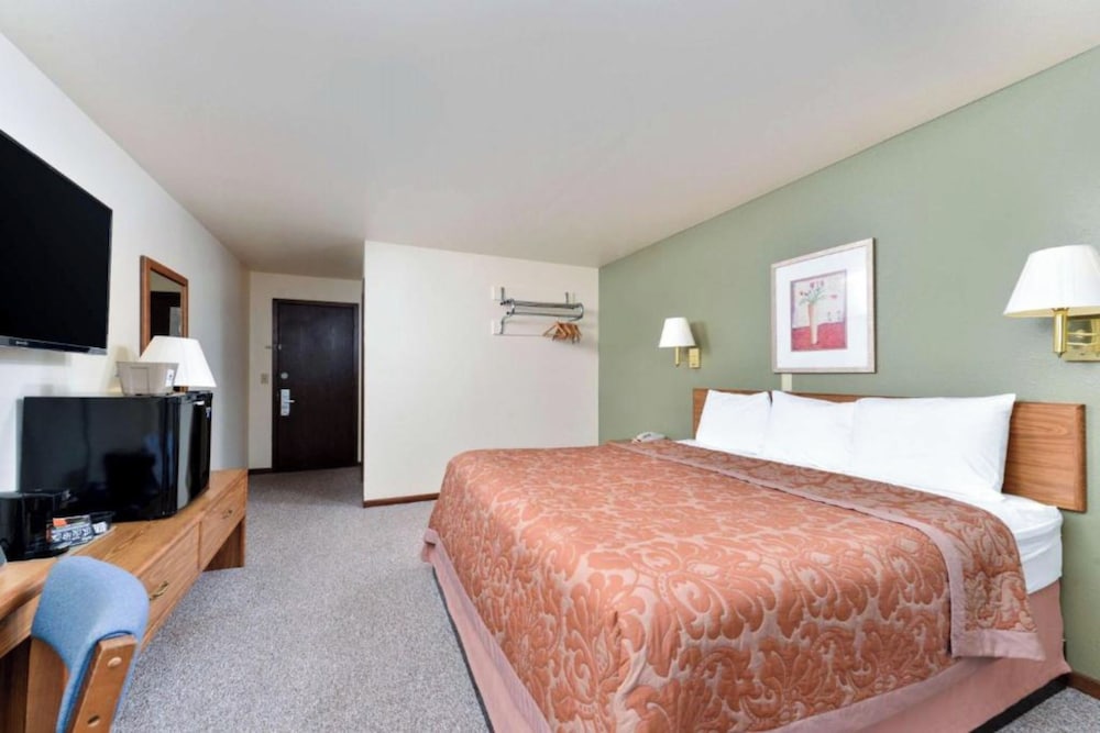 Love Hotels Staples By Oyo At Hwy 10 Mn - photo 7