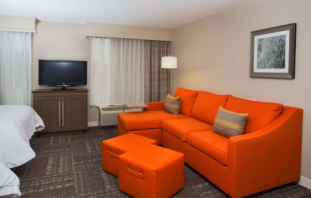 Hampton Inn & Suites Valdosta Conference Center - photo 43
