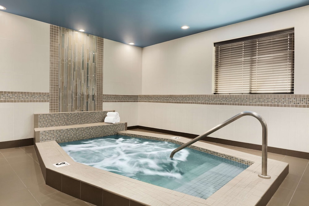Hampton Inn Clackamas - photo 27