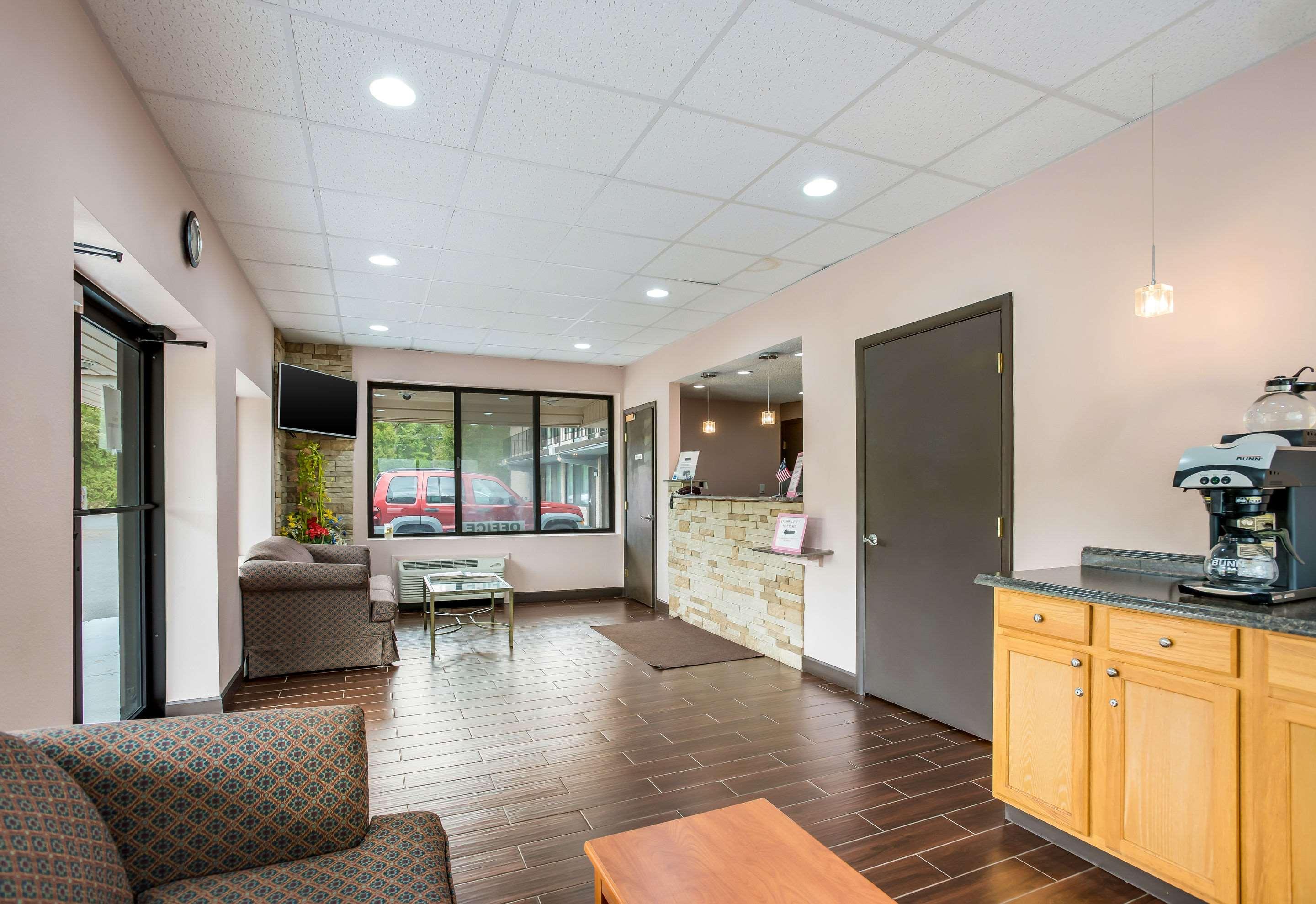 Rodeway Inn - photo 24
