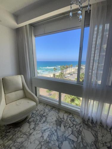 Star — Bat Yam — photo 2