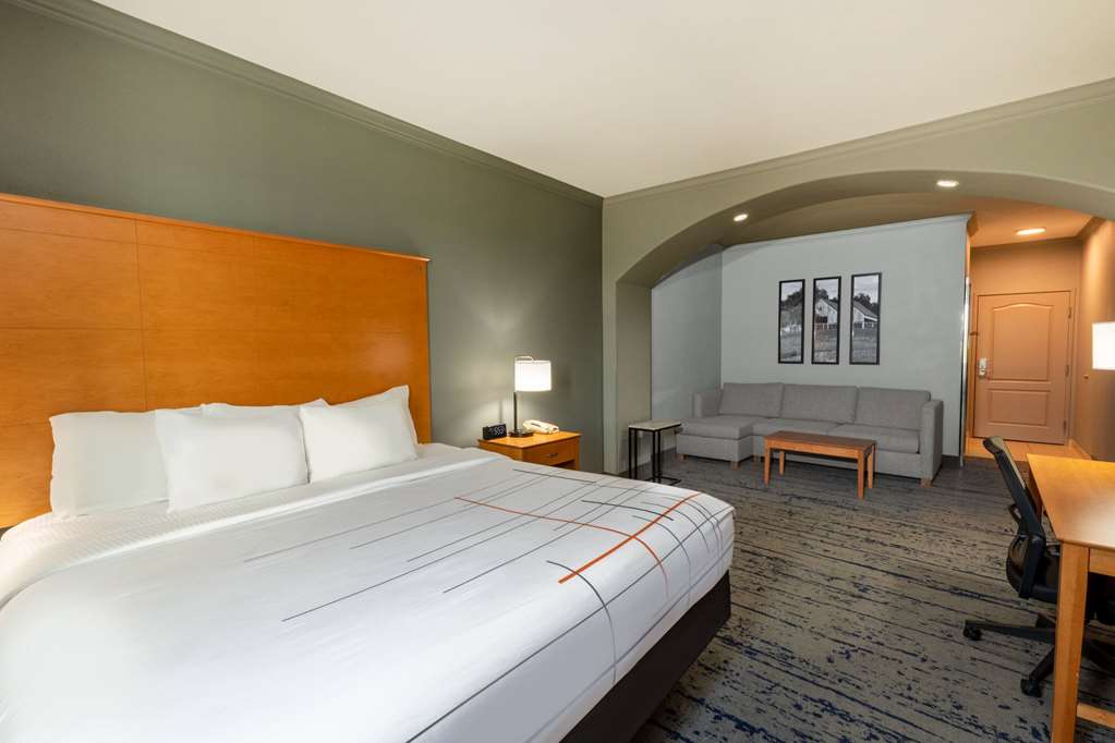 La Quinta Inn & Suites by Wyndham Bridgeport - photo 14