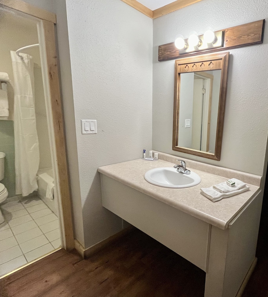 Americas Best Value Inn Wall - photo 67