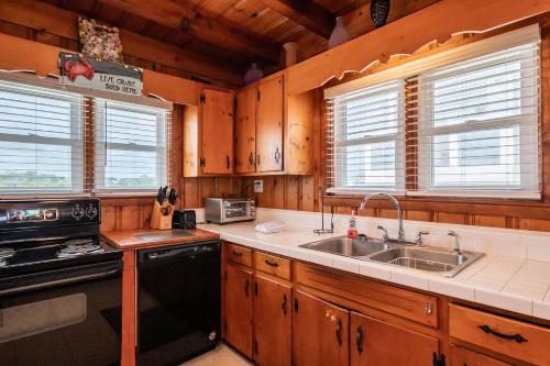 Lowe Tide by Oak Island Accommodations - photo 2