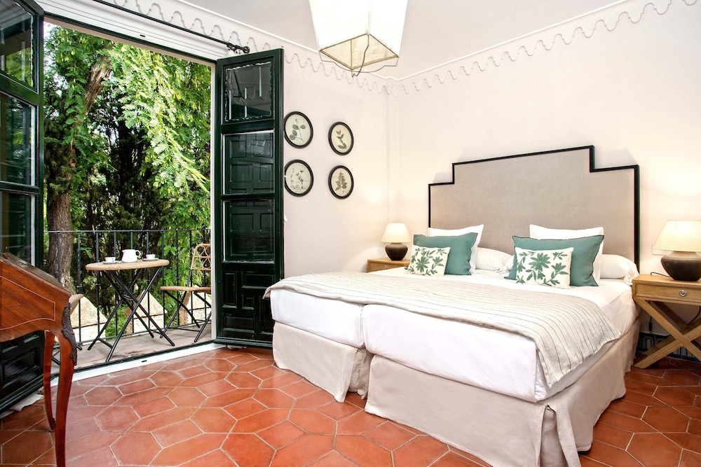 Genteel Home San Fernando — 4-Star Luxury Hotel in Sevilla, Spain