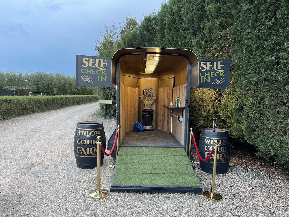 Willow Court Farm — 4-Star Luxury Hotel in Windsor, United Kingdom