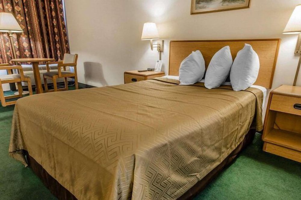 Econo Lodge Altoona I 99 - photo 5