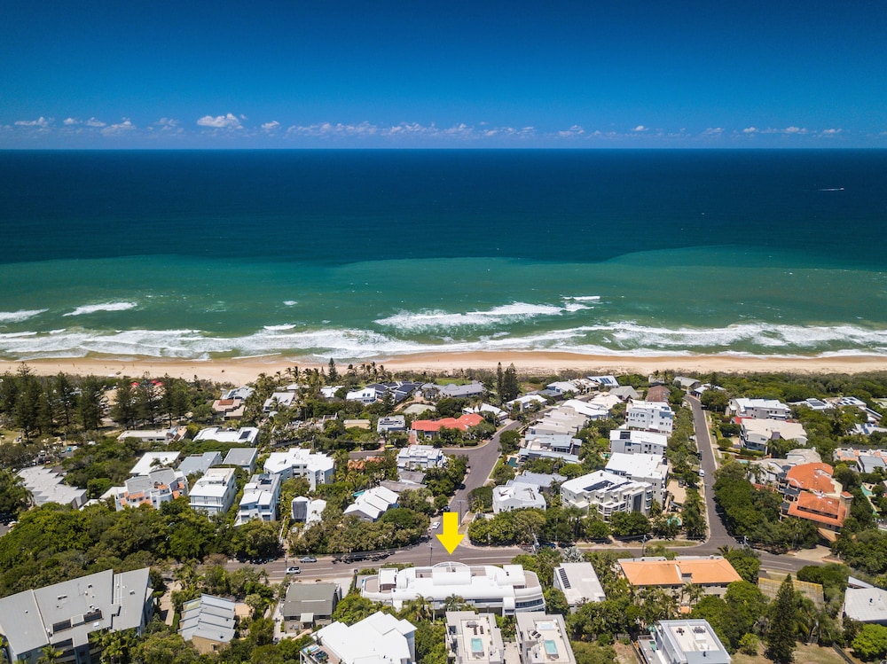 Sundancer Holiday Apartments — 4-Star Luxury Hotel in Sunshine Beach, Australia