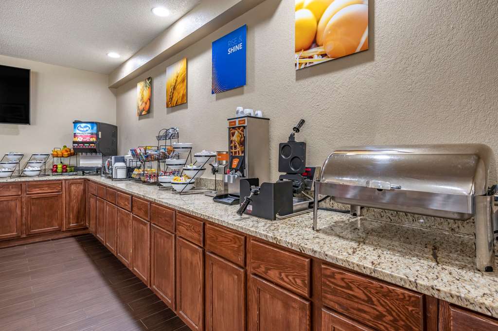 Comfort Inn Near Kokomo Speedway - photo 41
