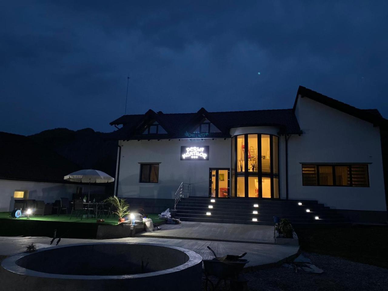 Perla Muntilor Ponoarele Padurea de Liliac — hotel in Ponoarele