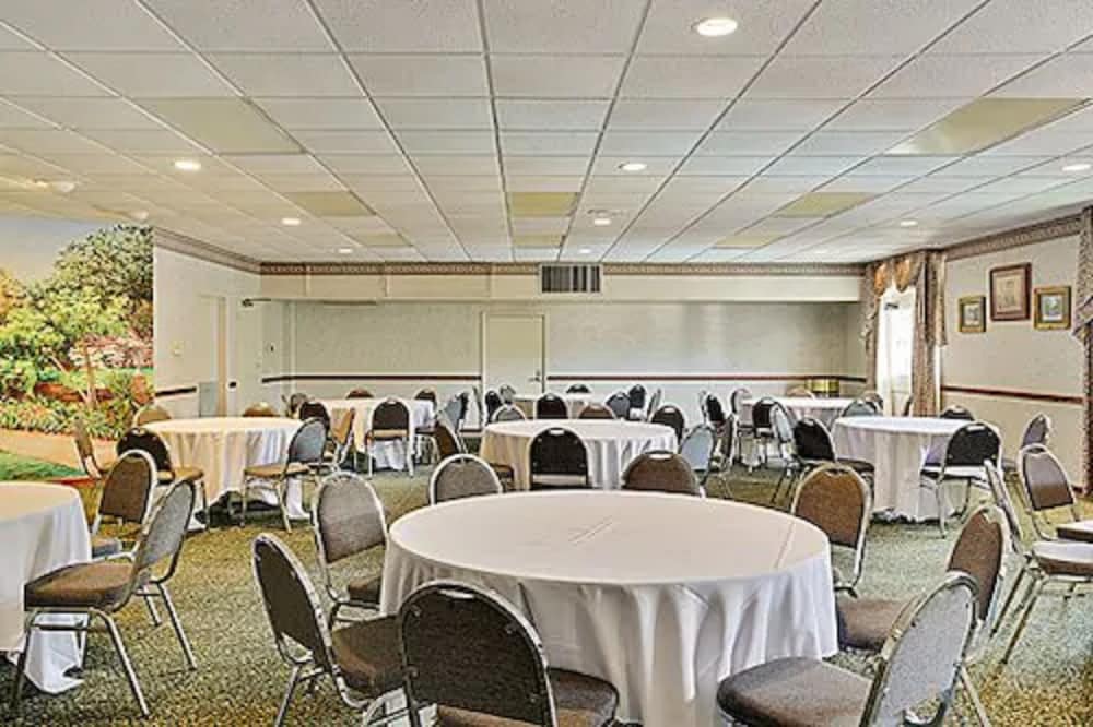 Carmel Inn & Suites - photo 33