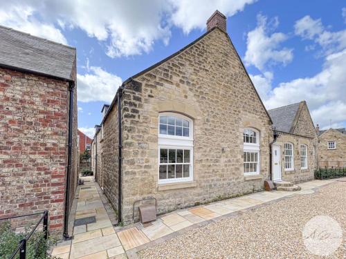 Exceptional Holiday Home 5 with Hot Tub Pickering