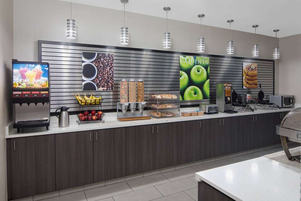 La Quinta Inn & Suites by Wyndham Chattanooga East Ridge - photo 40