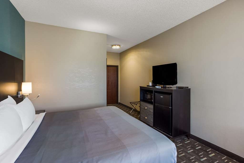 Quality Inn Galesburg near US Highway 34 and I 74 - photo 10