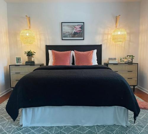 Coastal Oasis w Pool Near Beach and Downtown in Savannah, United States