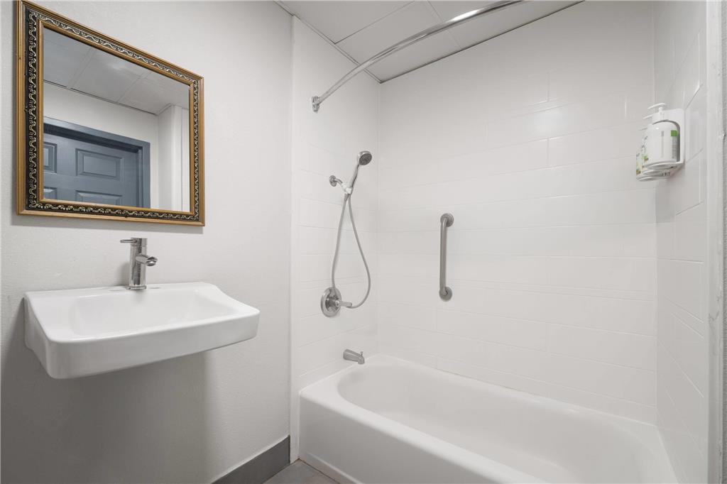 Wingate by Wyndham Savannah Gateway - photo 16