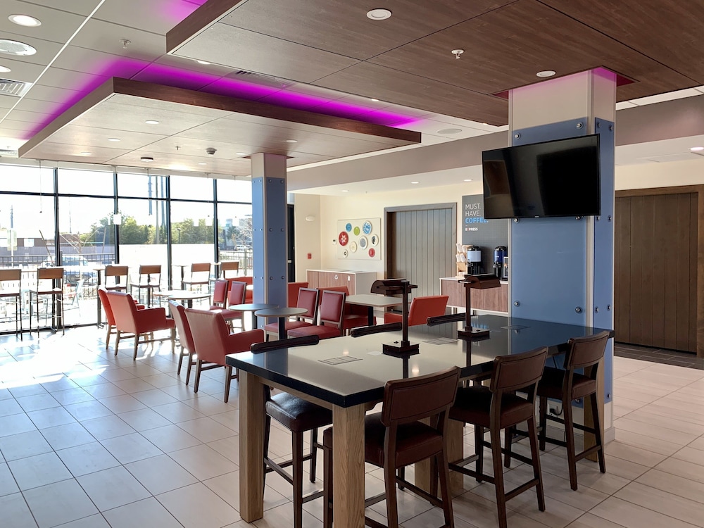 Holiday Inn Express & Suites Phoenix North Happy Valley by IHG - photo 20