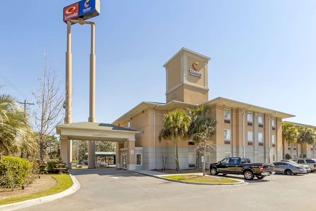 Comfort Inn & Suites Charleston Airport Convention Center in North Charleston, United States
