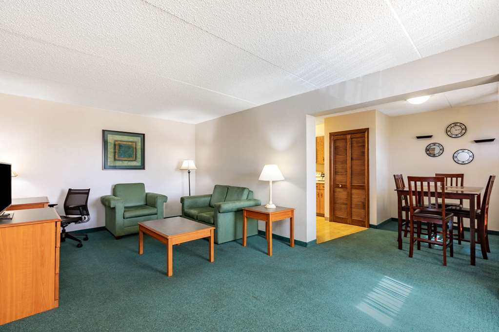 La Quinta Inn by Wyndham El Paso West - photo 16