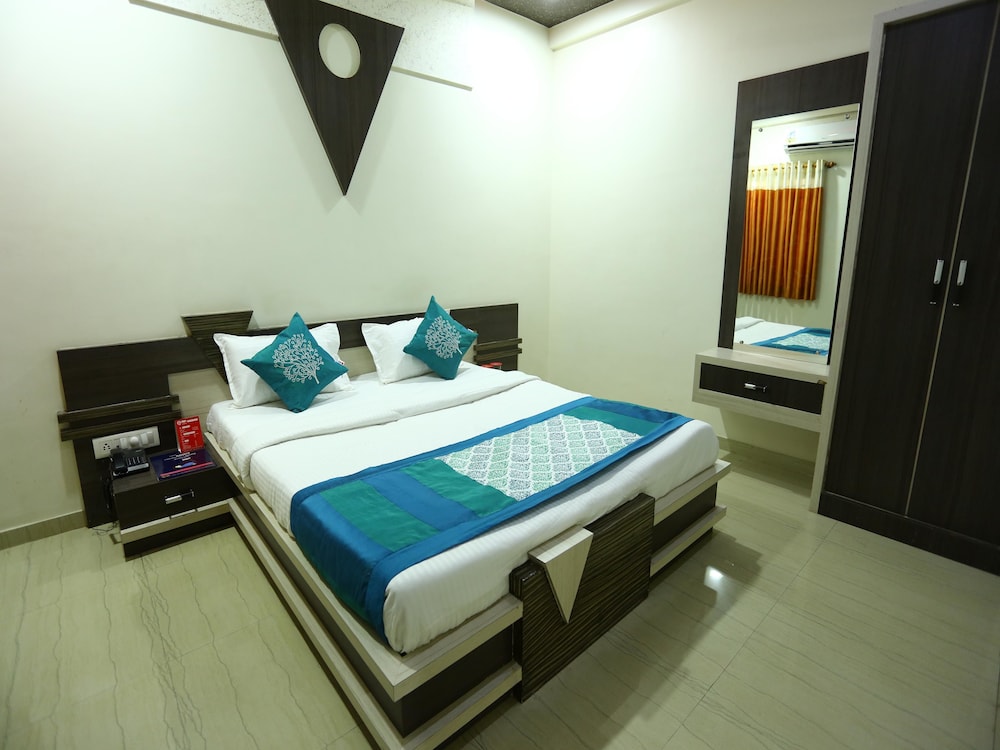 OYO Rooms Railway Station Somnath 2 in Veraval, India