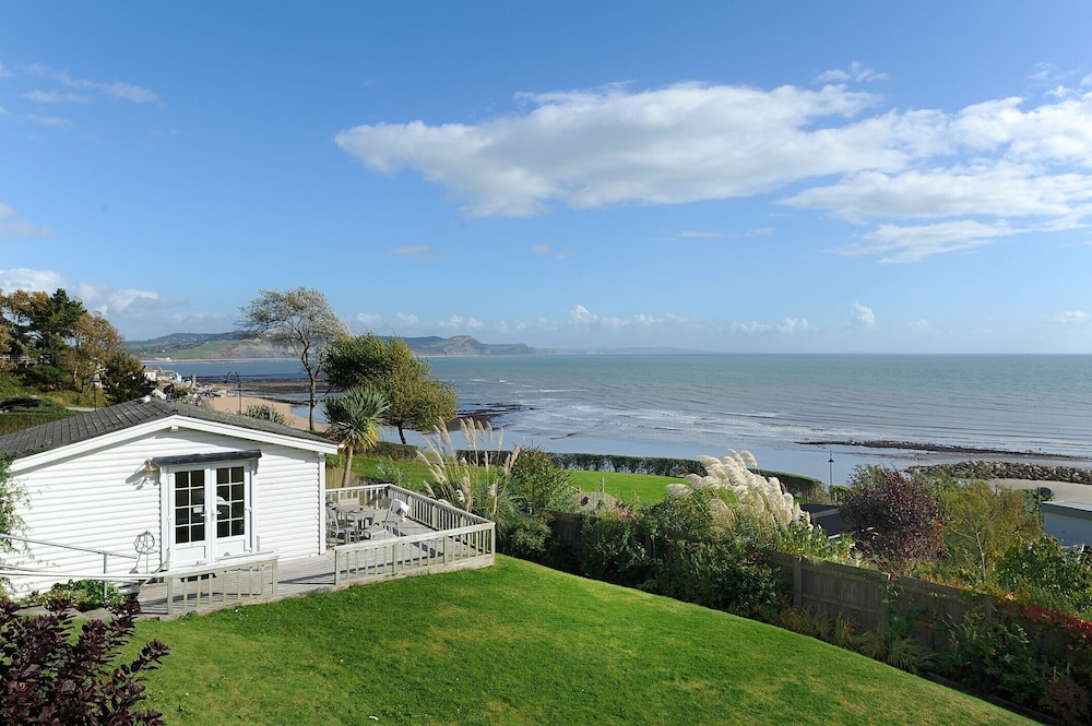 The Cabin — 4-Star Luxury Hotel in Lyme Regis, United Kingdom