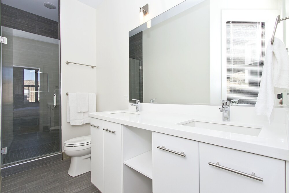 Vibrant 2BR in Wrigleyville by Sonder - photo 21