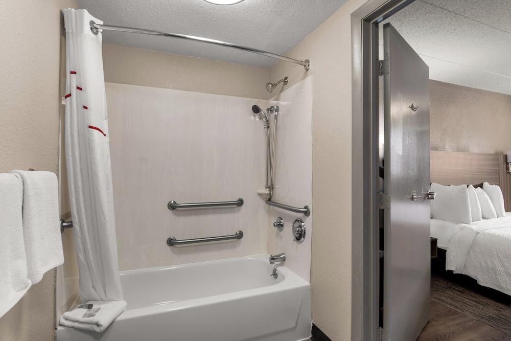 Red Roof Inn Enfield - photo 20