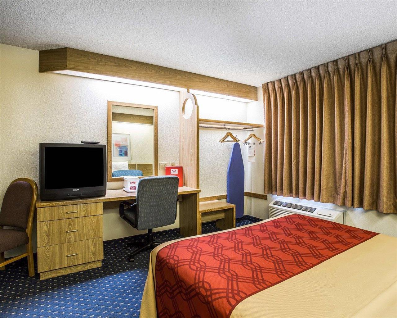 Econo Lodge Denver International Airport - photo 19