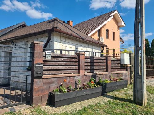 Cozy Cottage Free Parking Self Check in — 4-Star Luxury Hotel in Oradea, Romania