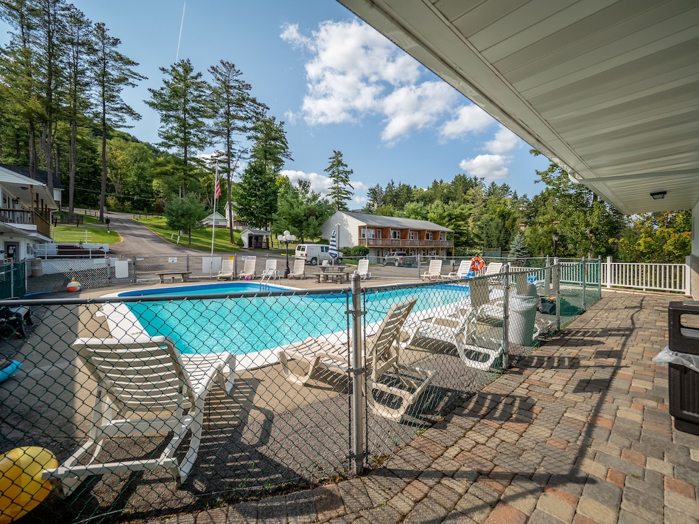 Lake 'N Pines Motel - photo 57