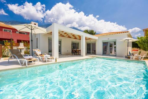 Villa Kira in Afrato — 4-Star Luxury Hotel in Kefalonia, Greece