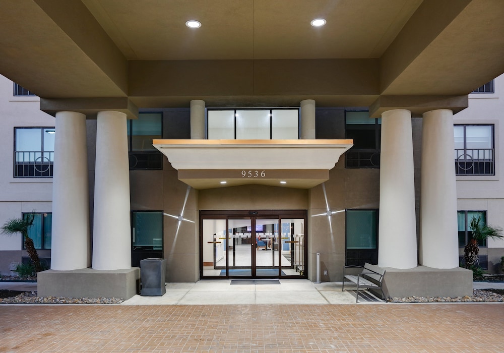 Holiday Inn Express and Suites San Antonio NW near - photo 53