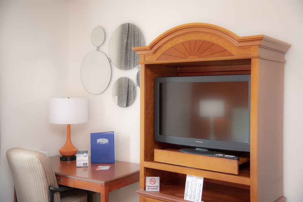 Howard Johnson Hotel & Suites by Wyndham Allentown Dorney - photo 27