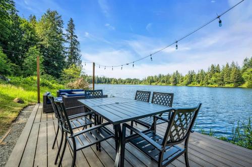 Exclusive Lakefront For 10 with Sauna Kayaks Peace — hotel in Snohomish