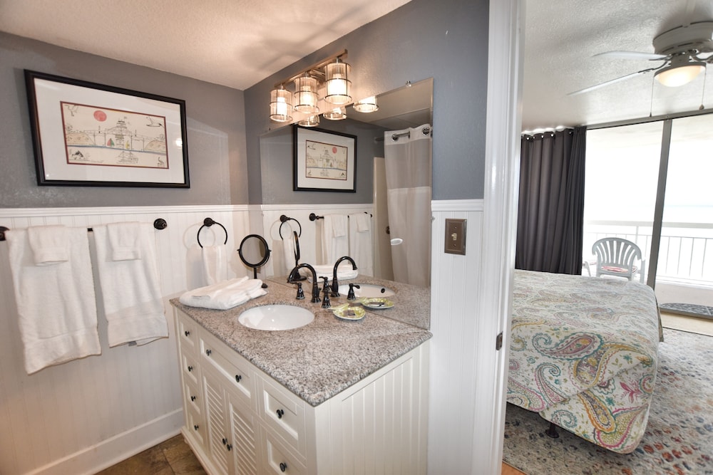 0401 Waters Edge Resort 3 Bedroom Condo by RedAwning - photo 27