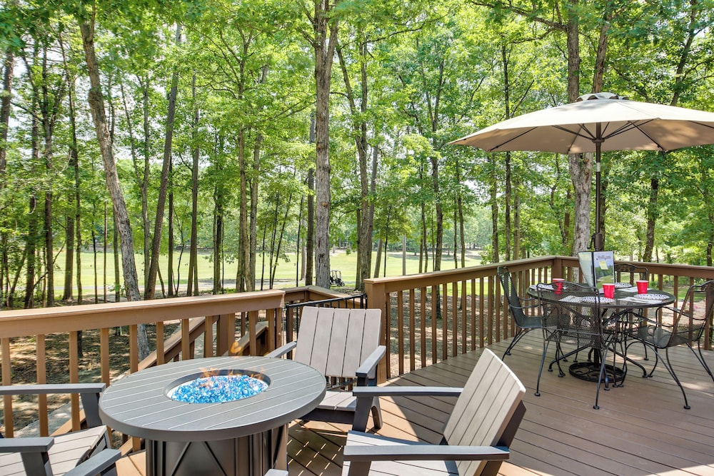 Hot Springs Village Golf Getaway w Deck — hotel in Hot Springs Village
