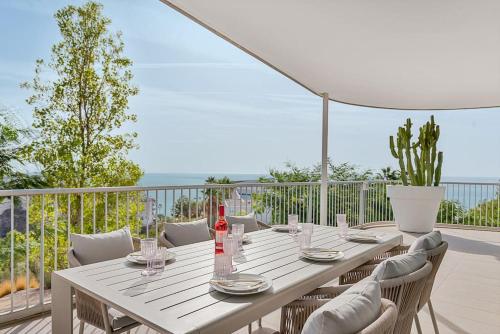 Stylish apartment with oceanview — 4-Star Luxury Hotel in Malaga, Spain