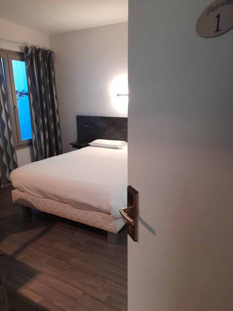 Hotel Restaurant Le Tout Va Bien in Valence, France