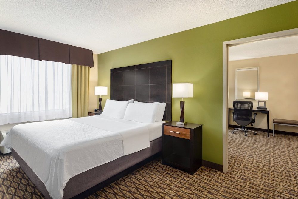 Holiday Inn Express Hotel & Suites Edmond by IHG - photo 27