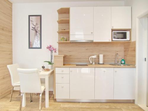 Apartments Sweet Escape Studio Apartment with Terrace and Sea View