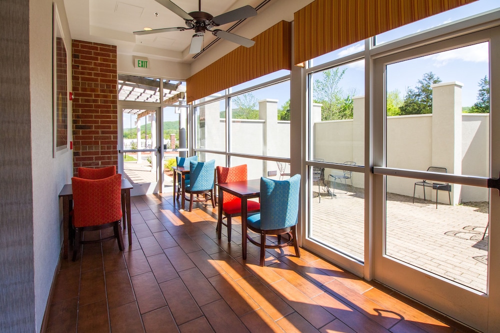 Hampton Inn & Suites Huntsville Hampton Cove - photo 29